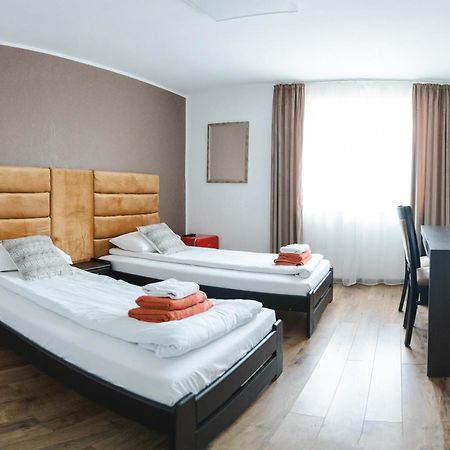 Myda Hotel Apahida Bagian luar foto