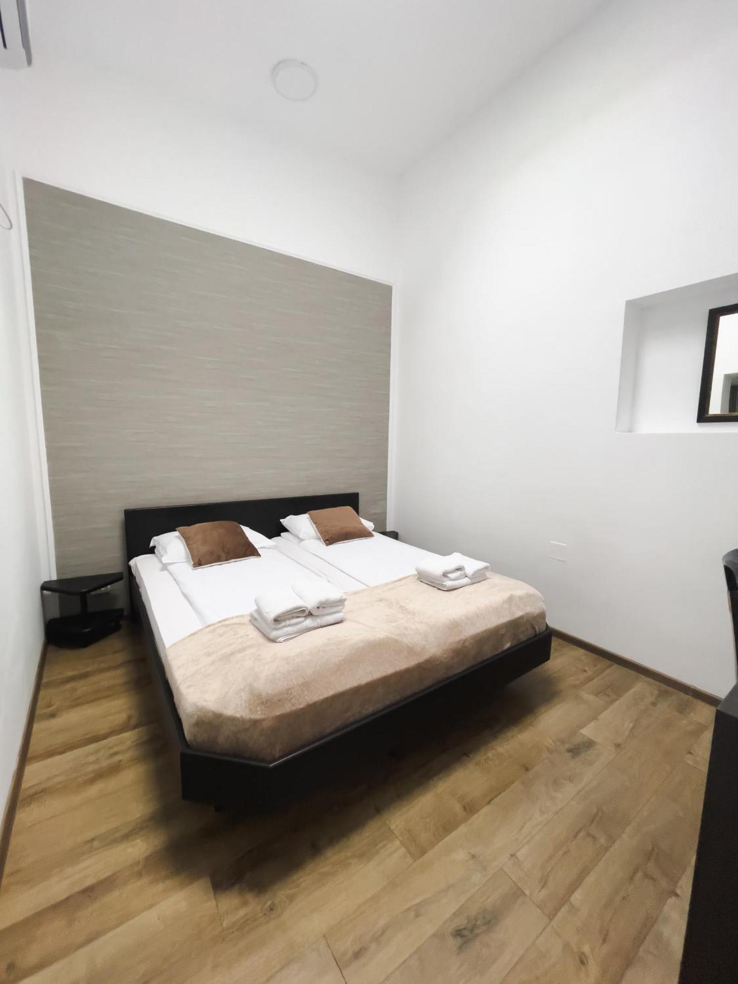 Myda Hotel Apahida Bagian luar foto