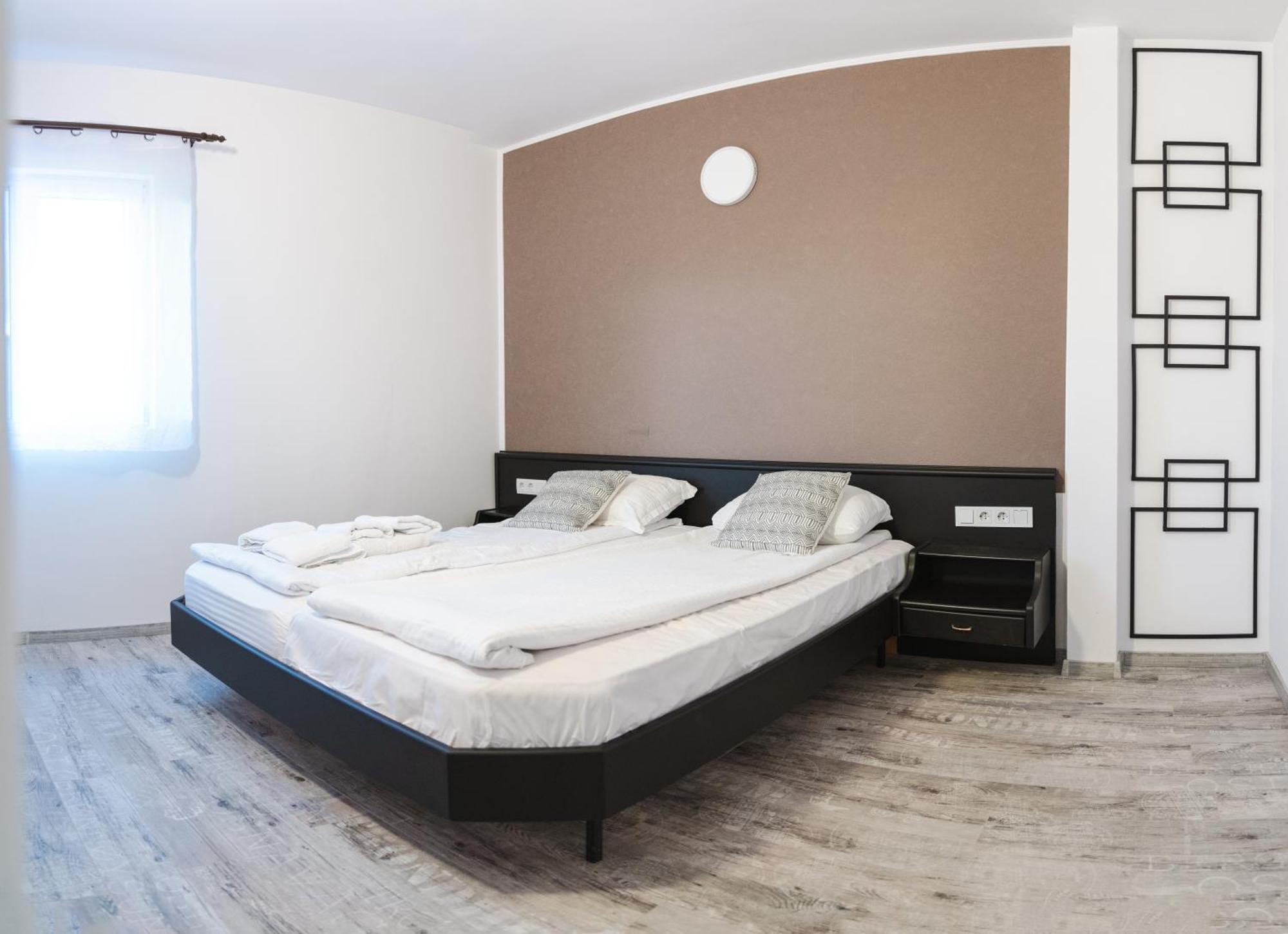 Myda Hotel Apahida Bagian luar foto