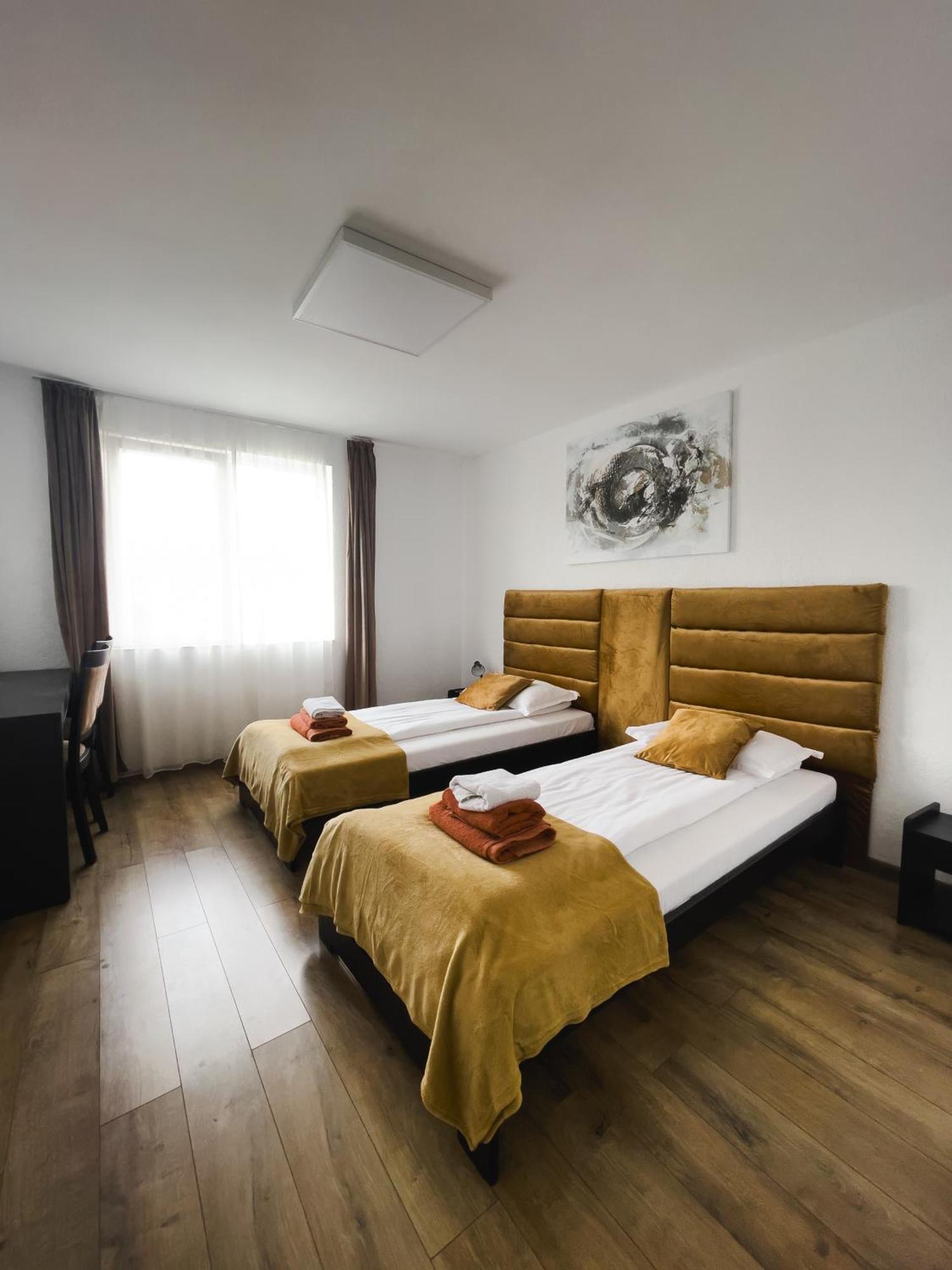 Myda Hotel Apahida Bagian luar foto