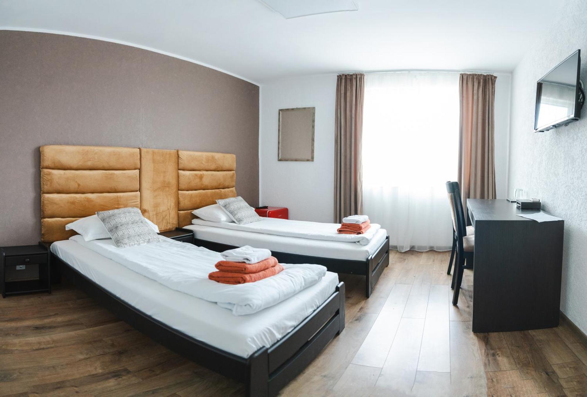 Myda Hotel Apahida Bagian luar foto