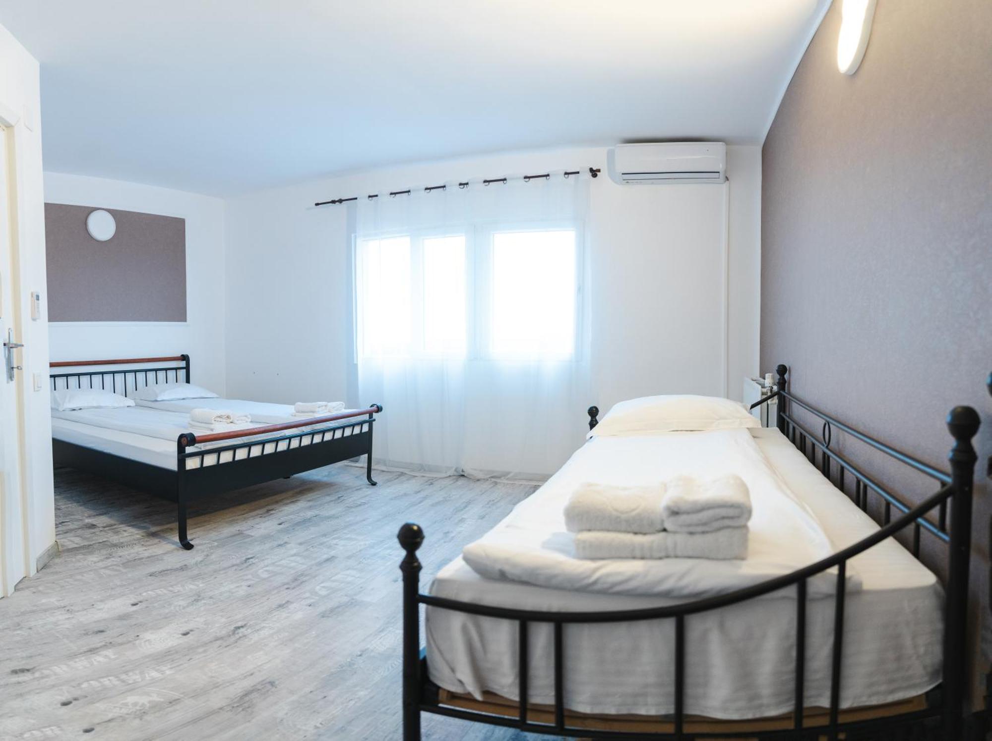 Myda Hotel Apahida Bagian luar foto