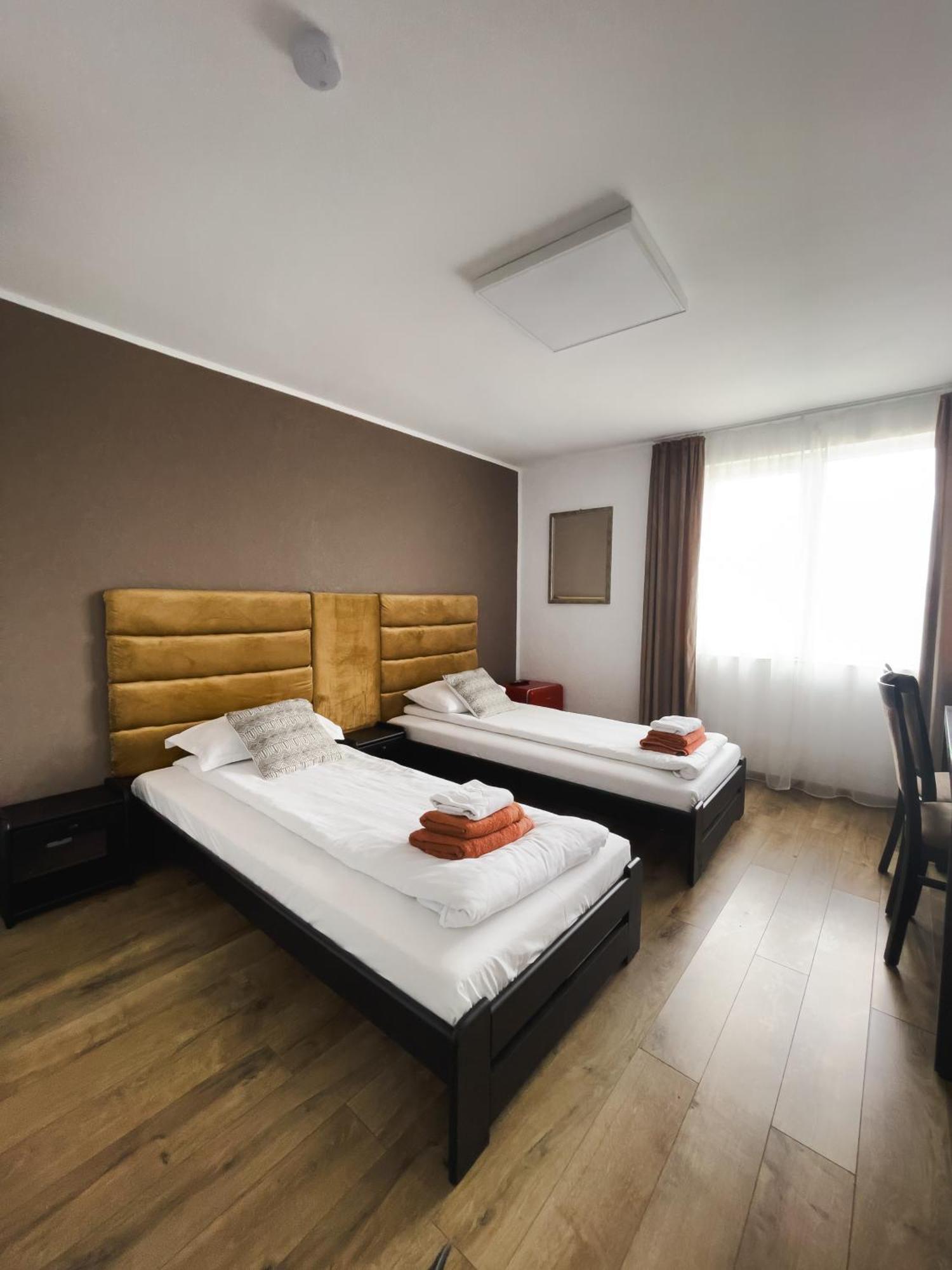 Myda Hotel Apahida Bagian luar foto