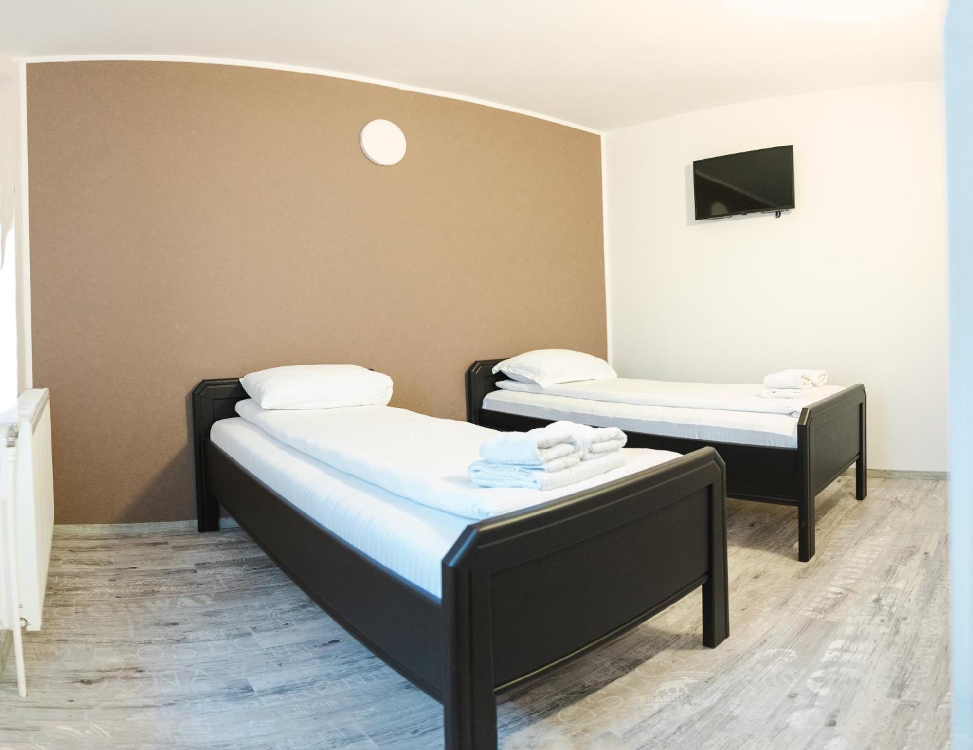 Myda Hotel Apahida Bagian luar foto