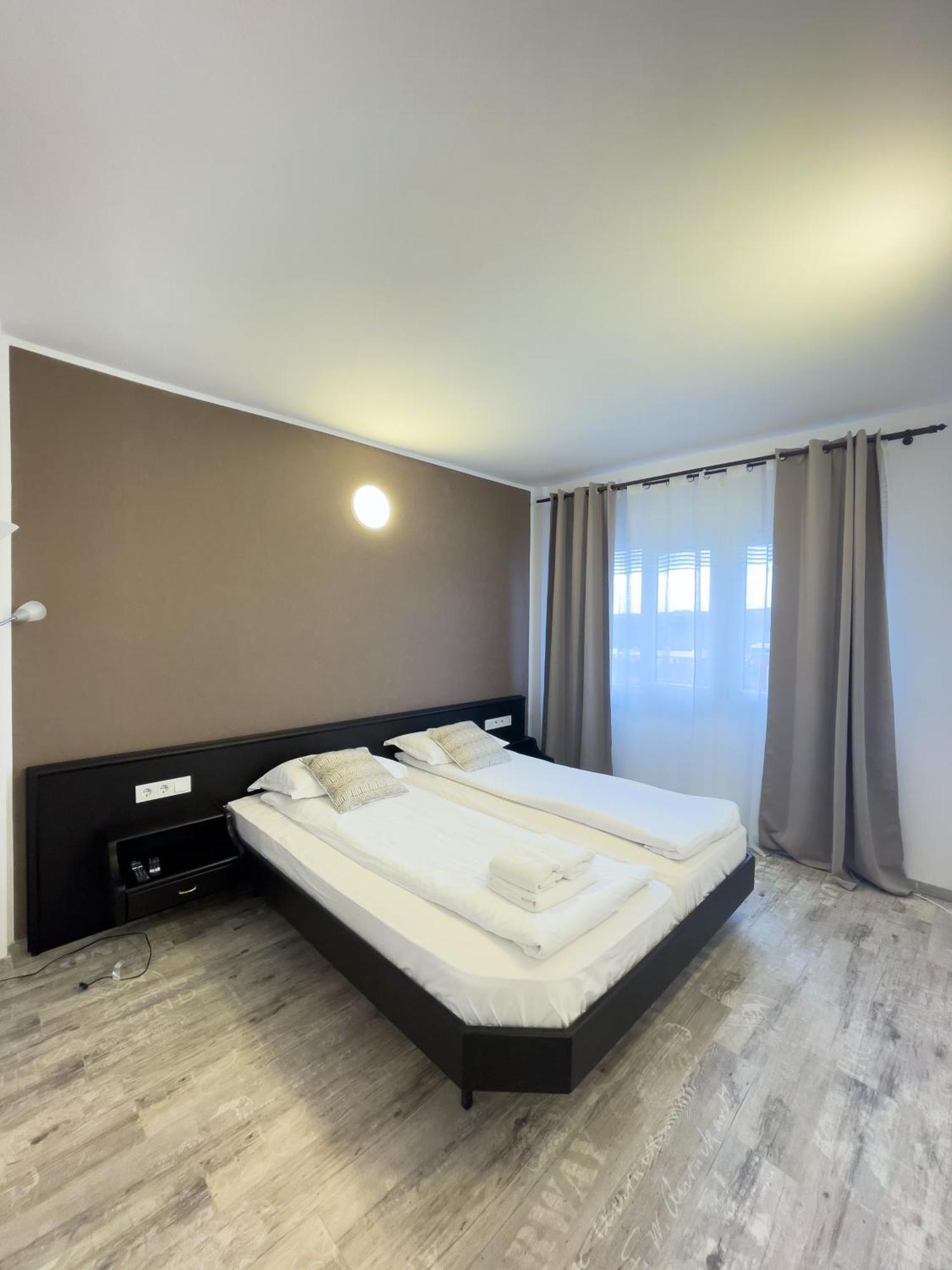 Myda Hotel Apahida Bagian luar foto